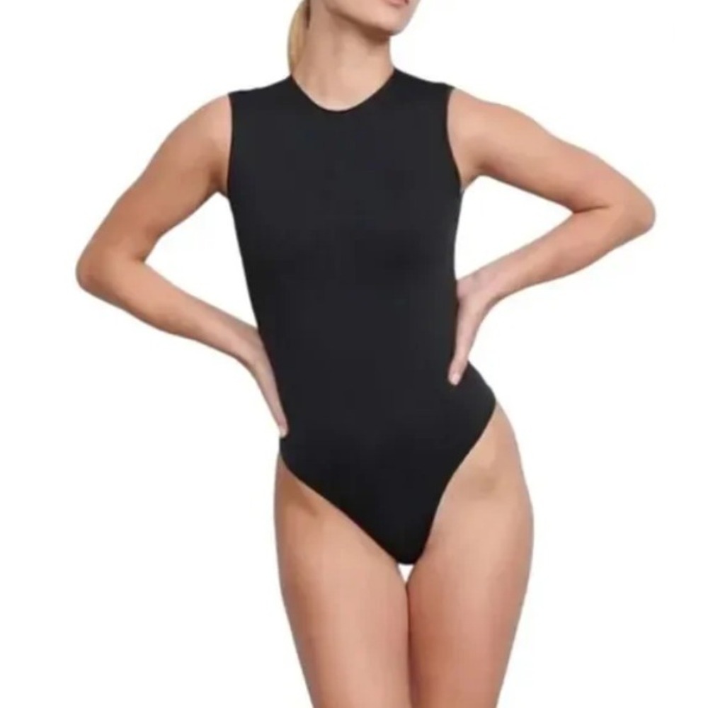 SKIMS‎ Essential Crew Neck Bodysuit Sleeveless Thong Onyx Black S/M